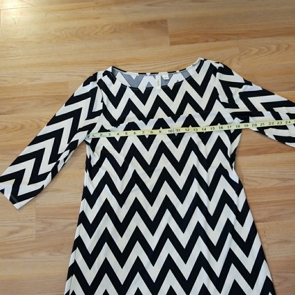 Tacera dress - Picture 3 of 8